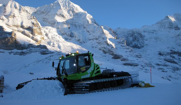 Pistenbully Snow Sat