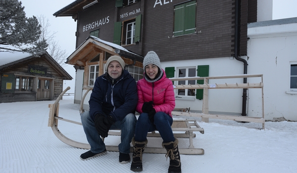 Der morgendliche Warentransport von der WAB-Bahnstation zum Berghaus Alpiglen